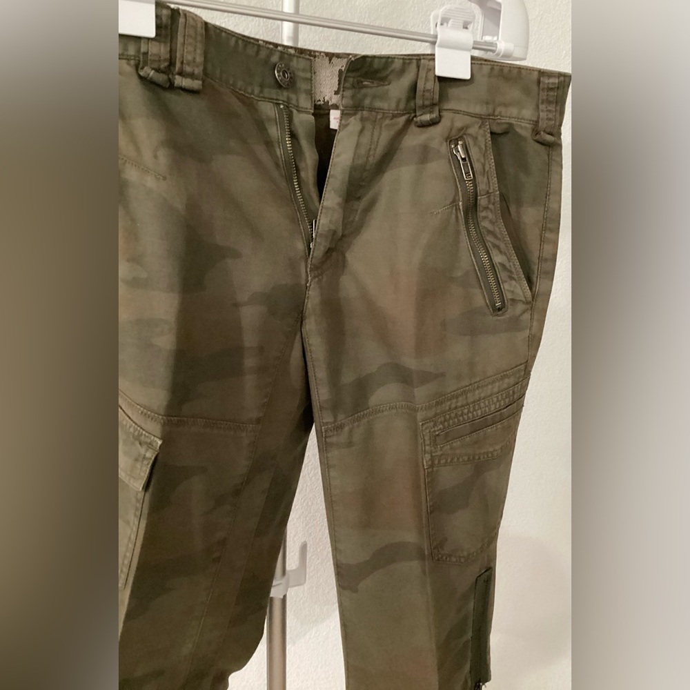 Guess Women’s Olive Cargo Pants